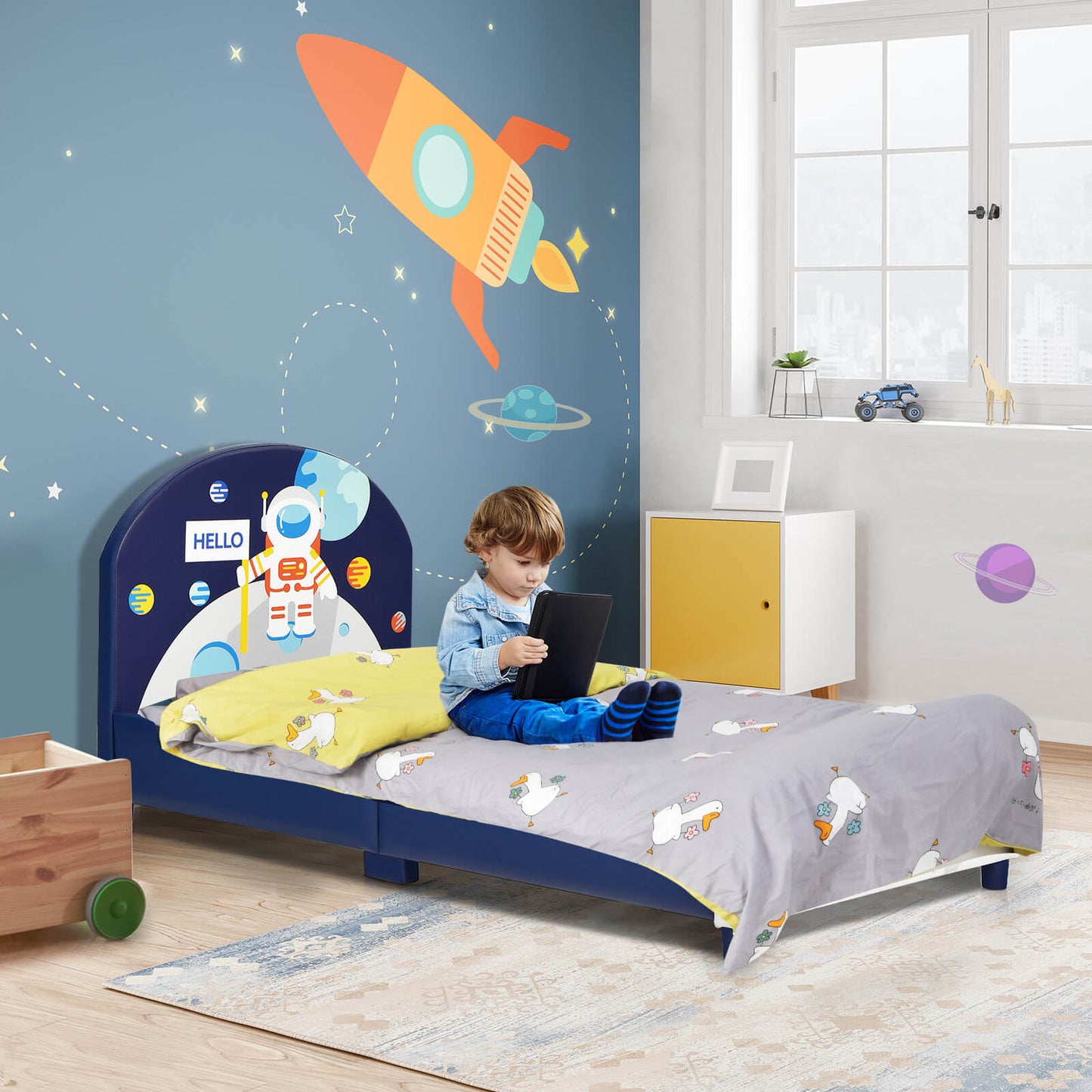 Kids Upholstered Platform Bed with Headboard and Footboard Kids Crystal
