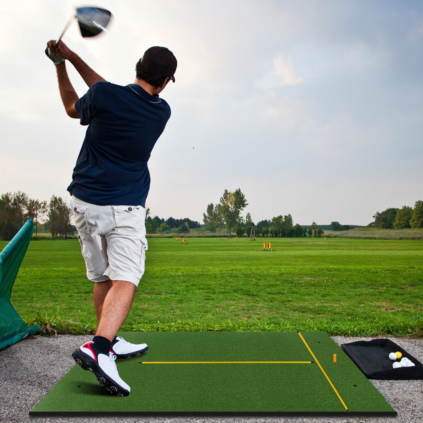 Artificial Turf Mat for Indoor and Outdoor Golf Practice Includes 2 Rubber Tees and 2 Alignment Sticks-25mm Kids Crystal