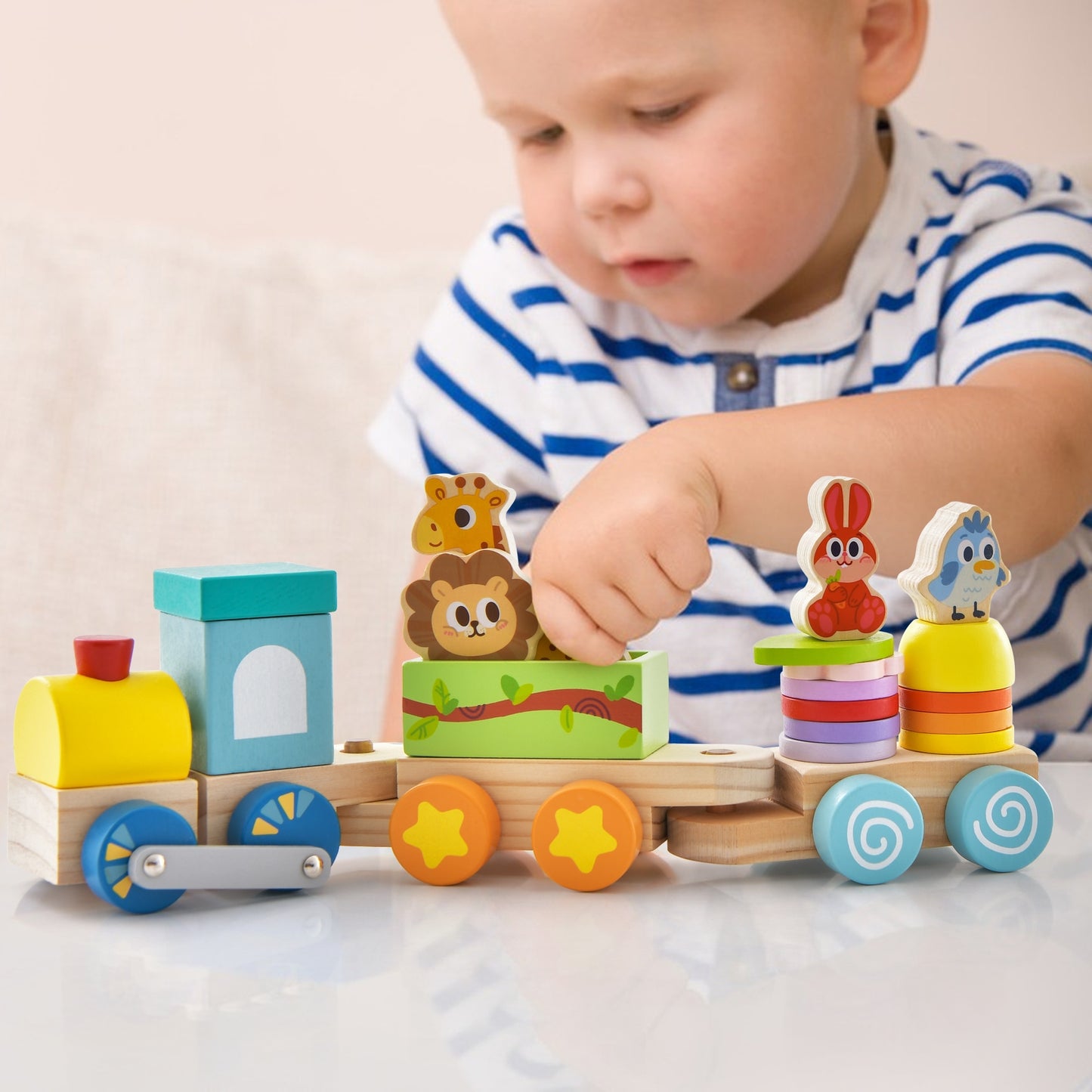Wooden Stackable Educational Train Set with Colorful Animal Toys and Retractable Locomotive Kids Crystal