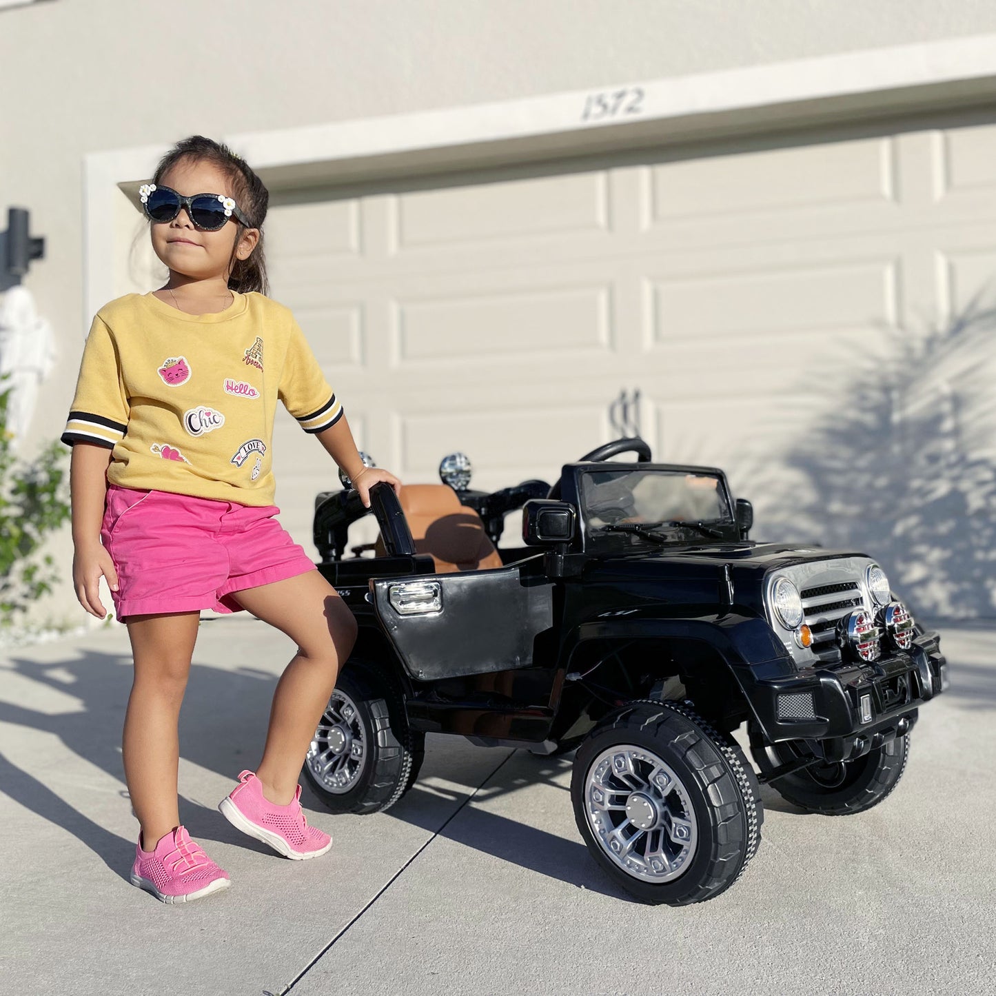 12V Kids Electric Ride-On Truck Car Toy with Remote Control Lights MP3 LCD Indicator Black Kids Crystal